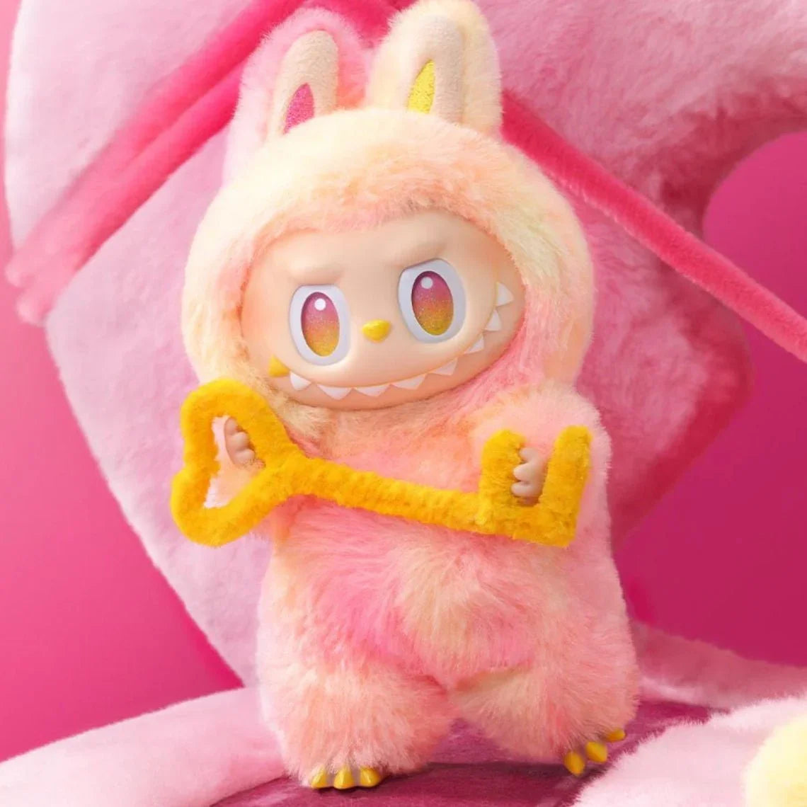 POP MART LABUBU THE MONSTERS BIG INTO ENERGY LOYALTY PELUŞ FİGÜR