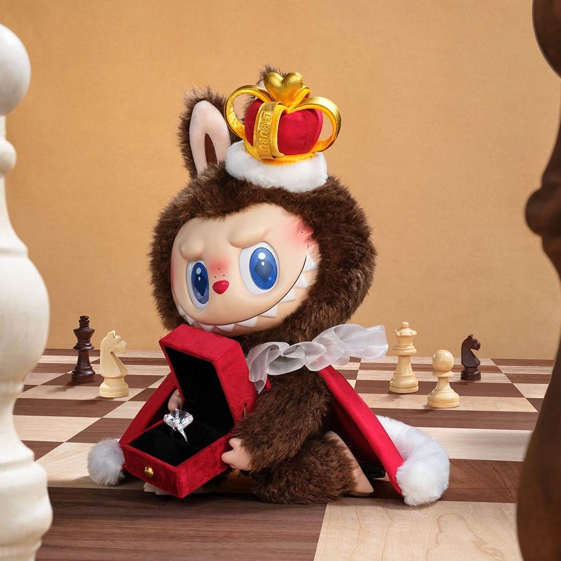 POP MART LABUBU THE MONSTERS LET’S CHECKMATE SERİSİ PELUŞ BEBEK