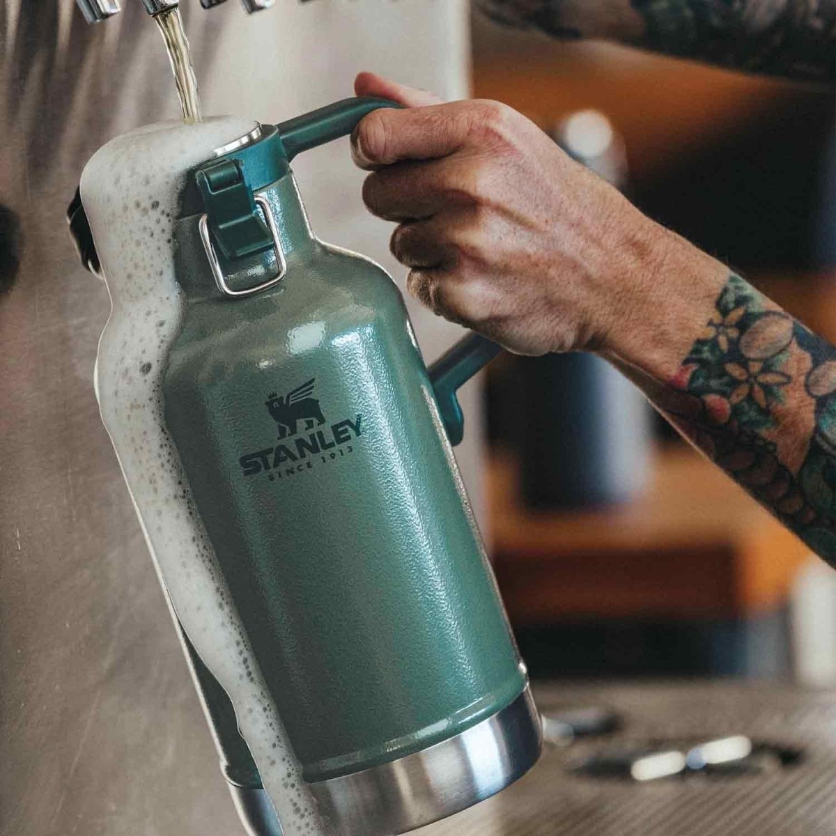 STANLEY CLASSIC VAKUMLU TERMOS 1.9L - Mug Türkiye®